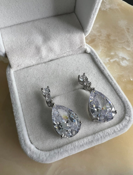 Vintage Art Deco design Jewellery Sapphires & White Gold Sapphire Dangle Earrings